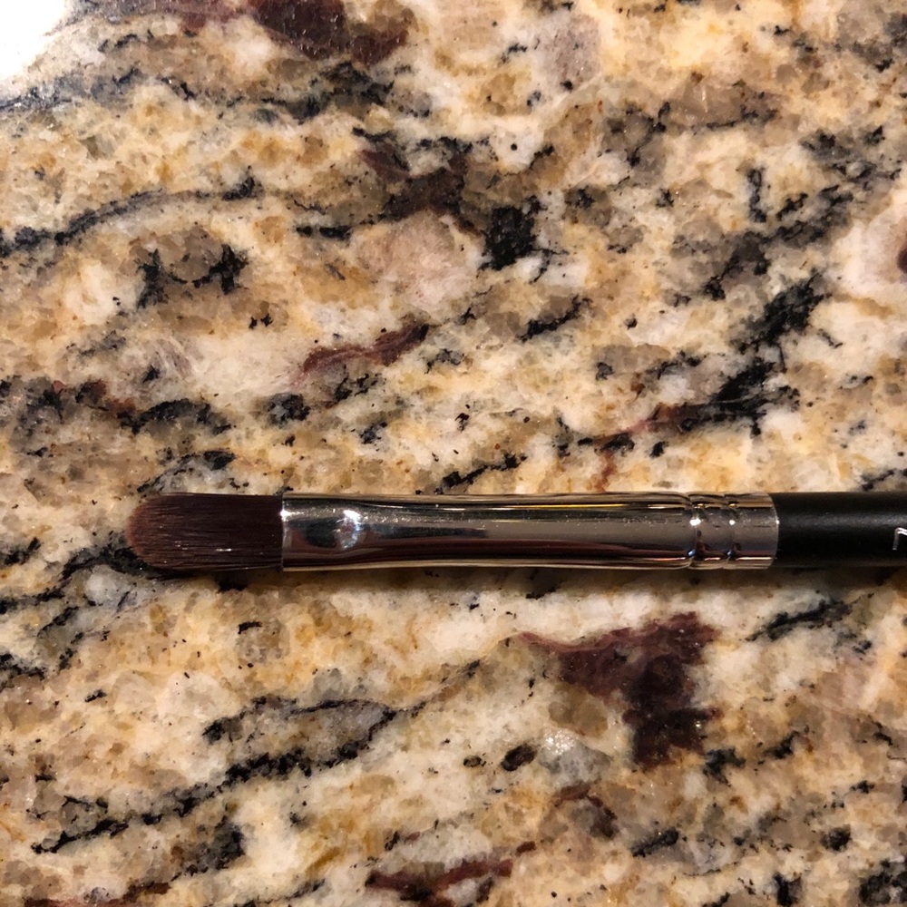 🆕 MAC brush 167S